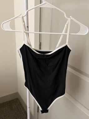 SKIMS Fits Everybody Contrast Trim Scoop Neck Bodysuit